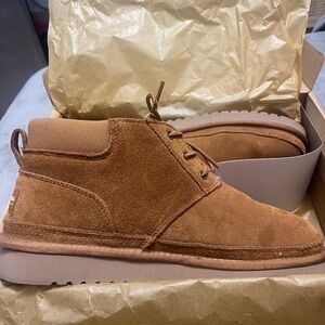 Koolaburra women’s Brown Suede Chukka Boots